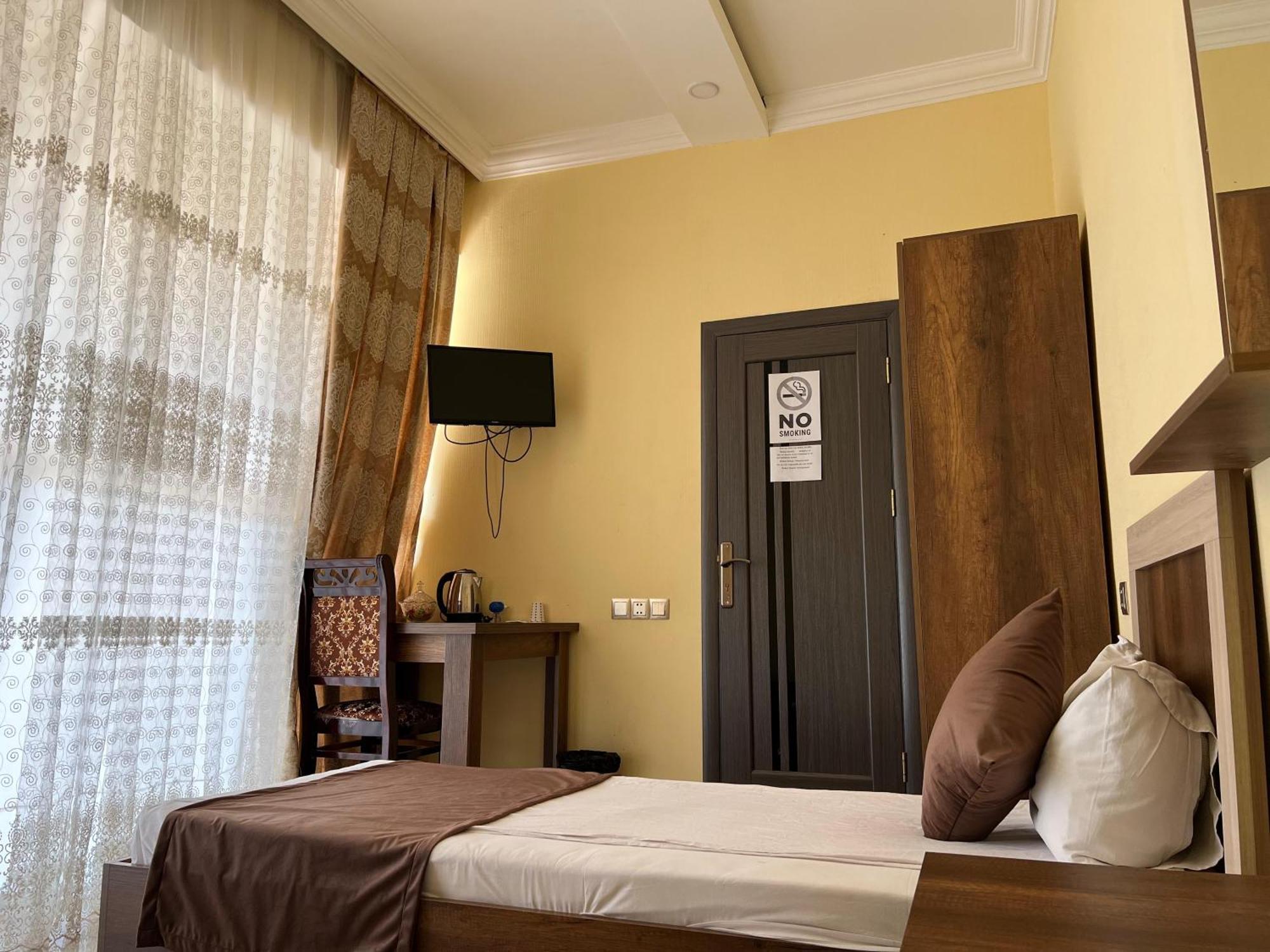 Rahat Hotel Ganja Ngoại thất bức ảnh